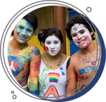 Niños pintados en la cara