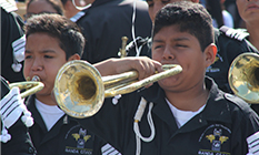 Alumnos tocando trompeta